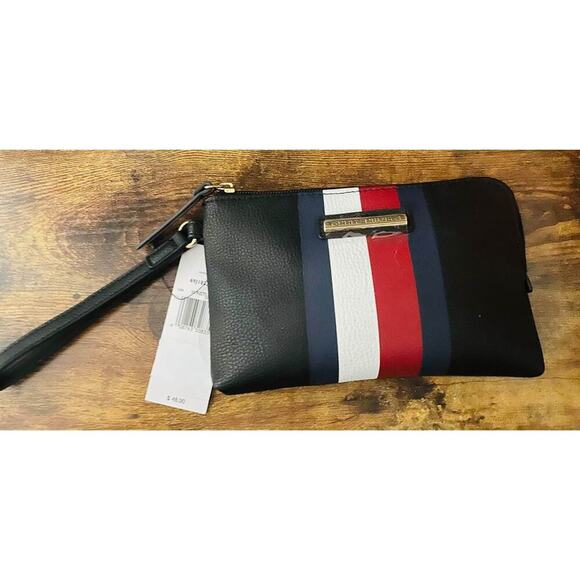 TOMMY HILFIGER WRISTLET NAVY New with tags - Picture 1 of 3